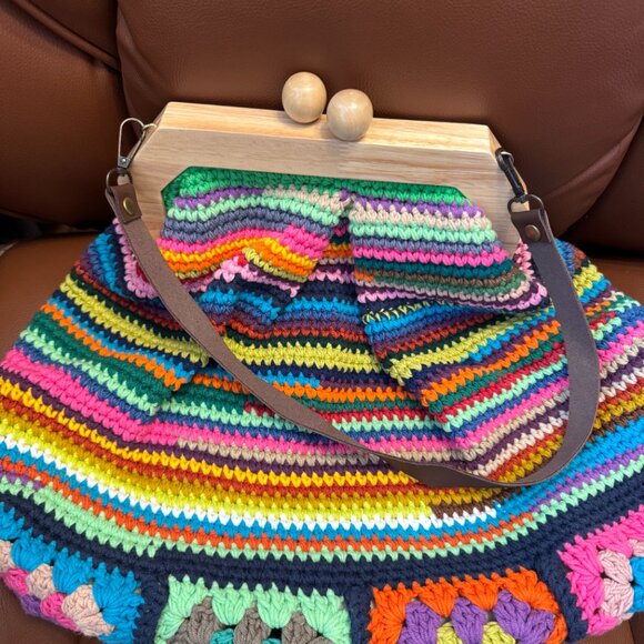 Oversized Wood Frame Crochet Kisslock Bag NWOT - Picture 3 of 6